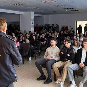 Vă așteptăm în echipa noastră!