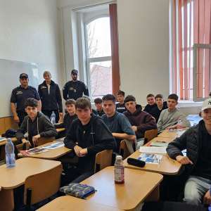 Promovarea profesiei de polițist de frontieră în licee sătmărene
