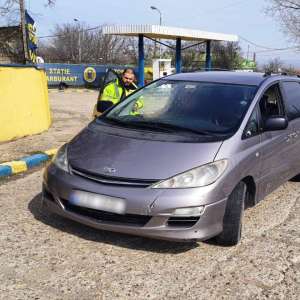 Persoană cu dublă cetățenie depistată pe drumurile naționale conducând un autovehicul, cu dreptul de a conduce suspendat