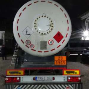 Cisternă plină cu ţigări de contrabandă, depistată de poliţiştii de frontieră