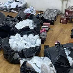 Produse susceptibile a fi contrafăcute descoperite de polițiștii de frontieră giurgiuveni în două autocare