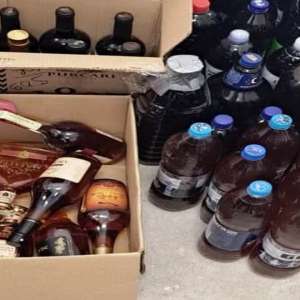 Freon, țigări și băuturi alcoolice cu destinația Portugalia, oprite la Albița