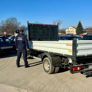 Autoutilitară, în valoare de 40.000 de euro, căutată de autoritățile din Germania, descoperită în Petrova