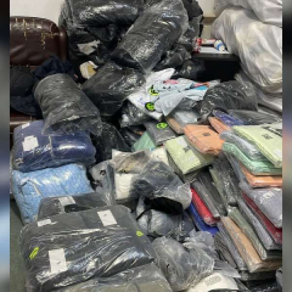 Peste 1.600 de produse susceptibile a fi contrafăcute descoperite de polițiștii de frontieră în două autocare