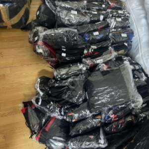 Peste 1.600 de produse susceptibile a fi contrafăcute descoperite de polițiștii de frontieră în două autocare