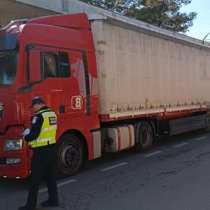 Țigări provenite ilegal din Bulgaria și bunuri contrafăcute, confiscate de poliţiştii de frontieră constănțeni, în urma unor acțiuni comune