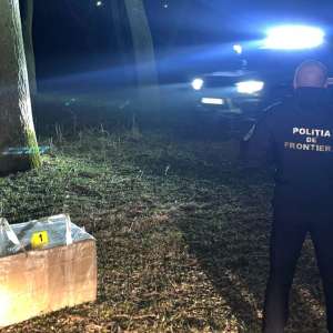 Țigări de contrabandă reținute cu focuri de armă la frontiera cu Republica Moldova