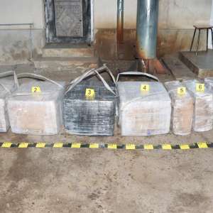 Țigări de contrabandă reținute cu focuri de armă la frontiera cu Republica Moldova
