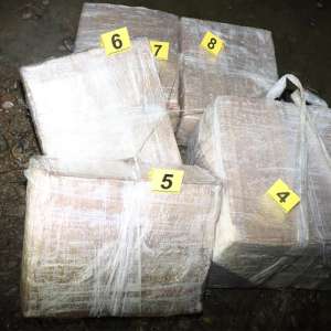 Țigări de contrabandă reținute cu focuri de armă la frontiera cu Republica Moldova