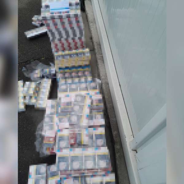 Parfumuri susceptibile a fi contrafăcute și țigări, descoperite de polițiștii de frontieră giurgiuveni
