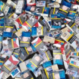 Țigarete descoperite de polițistii de frontieră doljeni  cu ajutorul câinelui specializat în detectarea produselor din tutun