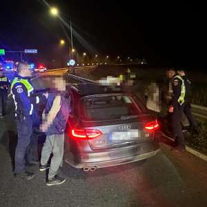 Patru cetățeni străini fără drept de a călători în Spațiul Schengen depistați de polițiștii de frontieră