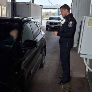 A prezentat la controlul de frontieră un document fals și s-a ales cu un dosar penal