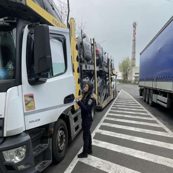 Cetățean sârb depistat la controlul de frontieră conducând un ansamblu rutier, fără drept