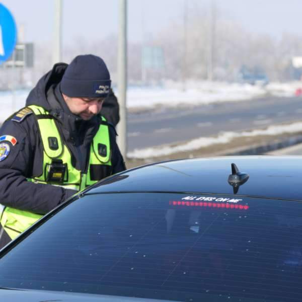 Polițiștii de frontieră din Bechet au depistat în trafic un bărbat fără drept de a conduce autovehicule