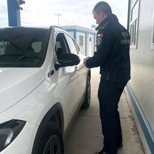 Autoturism de lux căutat de autoritățile din Olanda, descoperit de poliţiştii de frontieră în Punctul de Trecere a Frontierei Isaccea