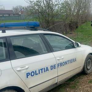 Cinci cetățeni străini și trei traficanți de migranți depistați la frontiera de est