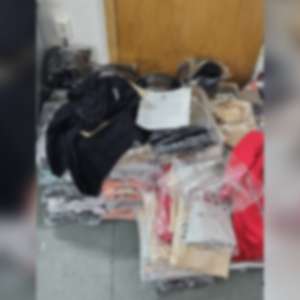 Peste 3.800 de produse susceptibile a fi contrafăcute descoperite de polițiștii de frontieră în două autocare