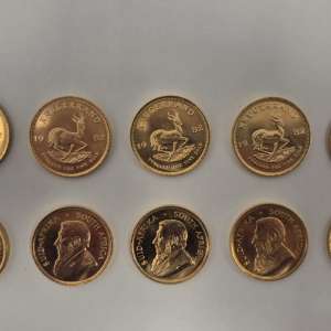 Monede fără documente legale, descoperite în bagajele unei pasagere pe Aeroportul Brașov