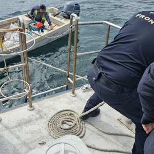 Ambarcațiune cu 350 kg de peşte capturat ilegal la bord şi 1.800 metri de plasă, depistat de polițiștii de frontieră