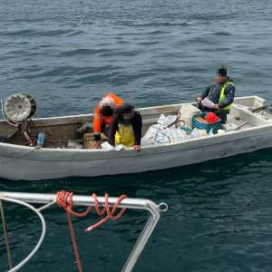 Ambarcațiune cu 350 kg de peşte capturat ilegal la bord şi 1.800 metri de plasă, depistat de polițiștii de frontieră