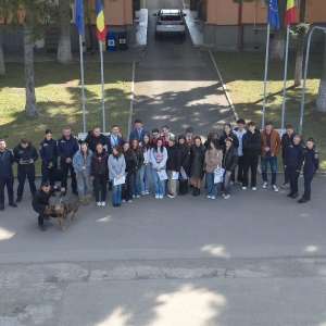 Elevii de clasa a XI-a explorează lumea Poliției de Frontieră în cadrul programului ,,Săptămâna Verde”