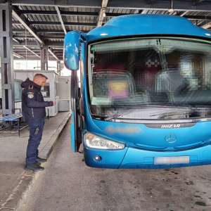 Prețul unui permis de ședere fals -2.300 de euro și un dosar penal