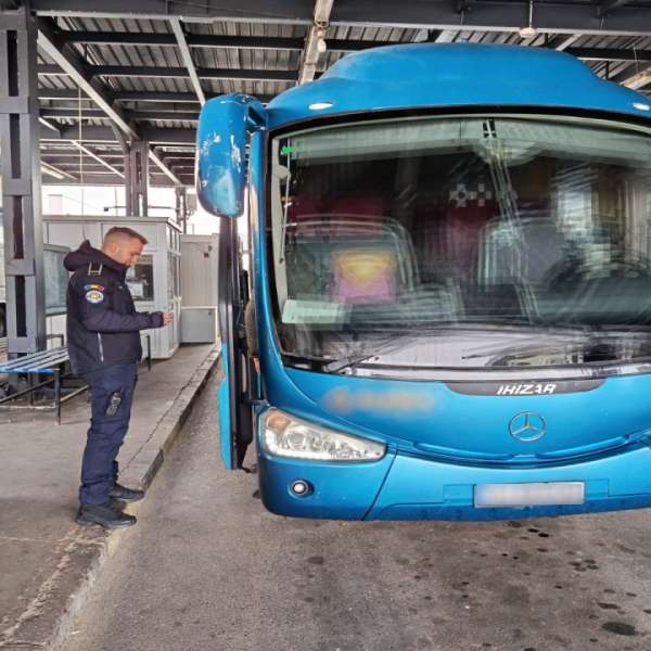 Prețul unui permis de ședere fals -2.300 de euro și un dosar penal