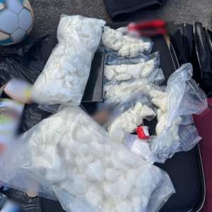 Patru persoane reţinute pentru trafic de droguri de mare risc