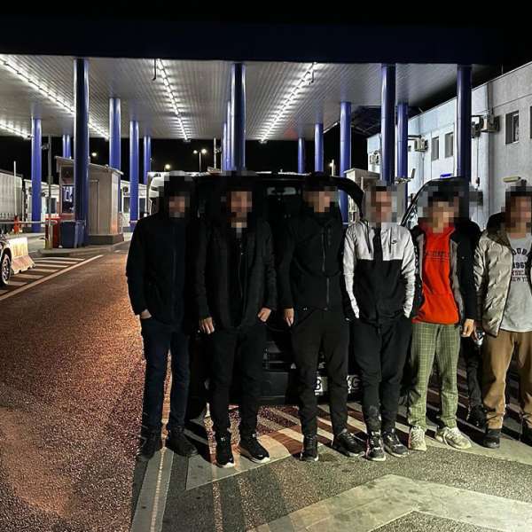 Doisprezece cetățeni străini fără documente valabile pentru a călători în spațiul Schengen, depistați de polițiștii de frontieră din Dolj