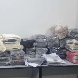 Peste 2.100 de produse susceptibile a fi contrafăcute descoperite de polițiștii de frontieră giurgiuveni în două autocare