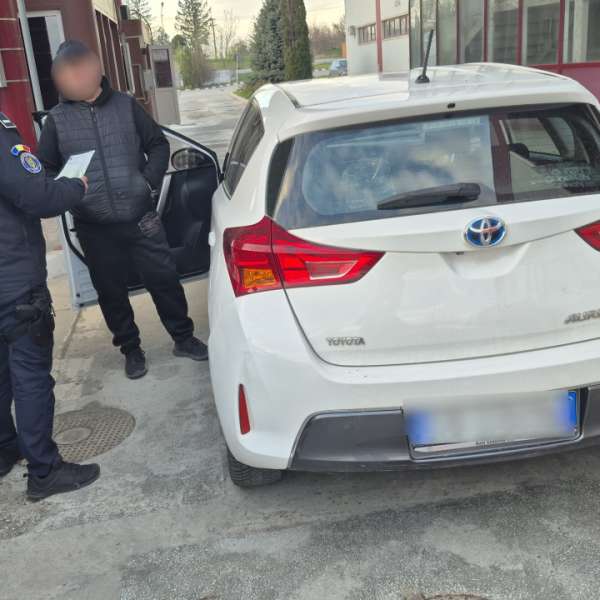 Autoturism furat din Italia, depistat în PTF Stânca