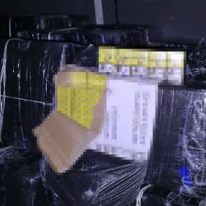 Șoferul unei autoutilitare încărcate cu țigări în valoare de 130.000 de euro, reținut pentru 24 de ore