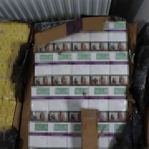 Șoferul unei autoutilitare încărcate cu țigări în valoare de 130.000 de euro, reținut pentru 24 de ore