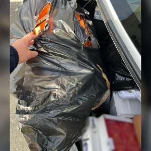 Peste 1.470 de produse susceptibile a fi contrafăcute descoperite de polițiștii de frontieră în patru mijloace de transport