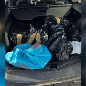 Peste 1.470 de produse susceptibile a fi contrafăcute descoperite de polițiștii de frontieră în patru mijloace de transport