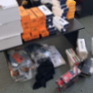 Peste 1.470 de produse susceptibile a fi contrafăcute descoperite de polițiștii de frontieră în patru mijloace de transport