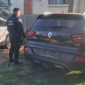Autovehicule în valoare de 170.000 de lei, căutate de autorităţile din Franța și Suedia, descoperit în PTF Albița