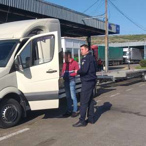 Tânăr depistat la controlul de frontieră conducând un ansamblu rutier, fără drept