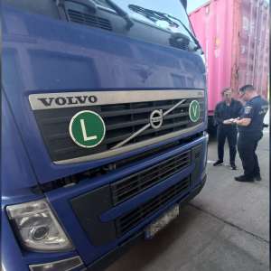 La trecerea frontierei conducând un ansamblu rutier, fără drept