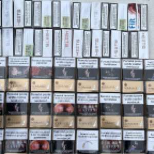 Ţigări de contrabandă ascunse în bagaje