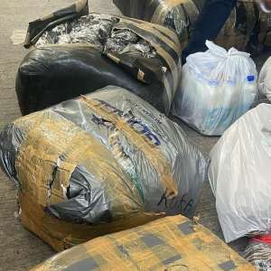 Produse susceptibile a fi contrafăcute, în valoare de aproximativ 250.000 euro descoperite de polițiștii de frontieră giurgiuveni în cinci autocare