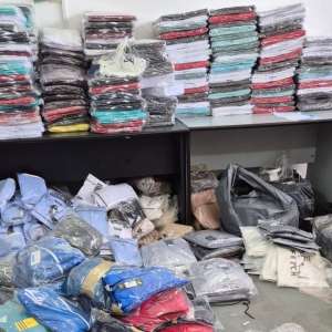 Produse susceptibile a fi contrafăcute, în valoare de aproximativ 250.000 euro descoperite de polițiștii de frontieră giurgiuveni în cinci autocare
