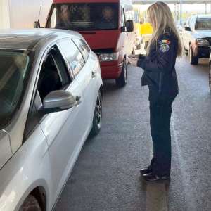 Descoperită la controlul de frontieră cu un permis de conducere “preschimbat” în fals