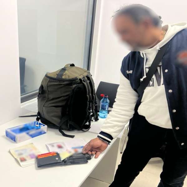Documente false, descoperite în Punctul de Trecere a Frontierei Aeroport Iași