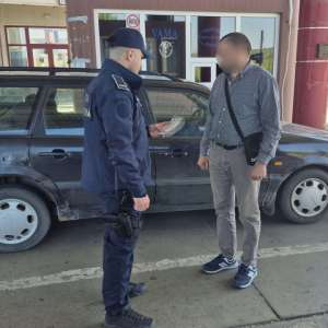 Descoperit la controlul de frontieră cu un permis de conducere fals