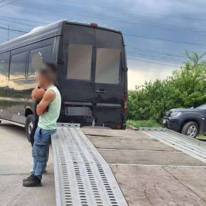 Nemțean la volan deşi nu deţinea un permis corespunzător