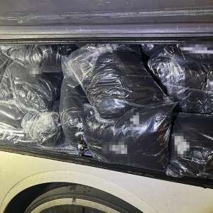 Bunuri susceptibile a fi contrafăcute, în valoare de aproximativ 700.000 lei, descoperite de poliţiştii de frontieră din cadrul Gărzii de Coastă