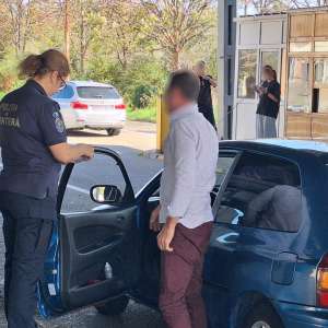 Cercetat penal pentru că a prezentat la controlul de frontieră documente false