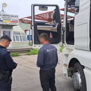 Asigurări tip RCA false descoperite de polițiștii de frontieră gălățeni